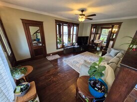 906 Fairmount St SE in Grand Rapids, MI - Building Photo