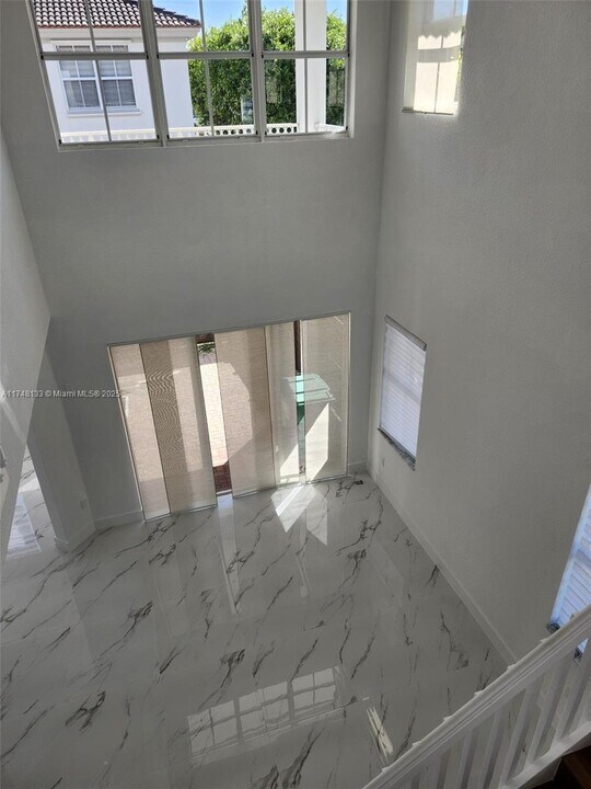 8465 NW 108th Path in Doral, FL - Building Photo