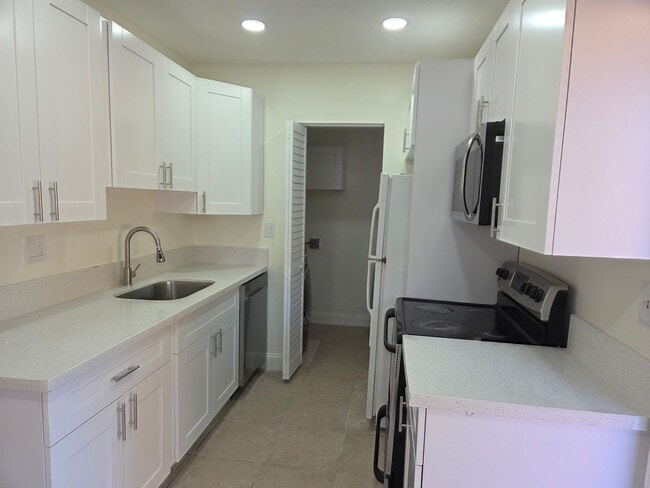 property at 700 N 70th Ave