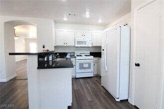 301 Laguna Glen Dr in Henderson, NV - Building Photo - Building Photo