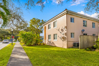 1957 Monroe St in Hollywood, FL - Building Photo - Primary Photo