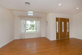 38 Wakefield Ave in Port Washington, NY - Building Photo - Building Photo