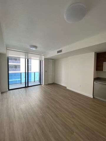 45 NE 5th St in Miami, FL - Building Photo - Building Photo