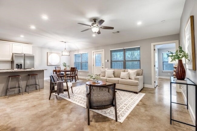 2205 N Hickory St in Sherman, TX - Building Photo - Building Photo