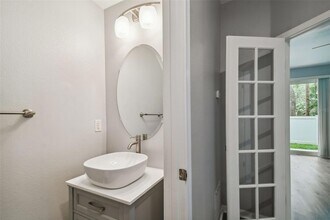 3183 Bayshore Oaks Dr in Tampa, FL - Building Photo - Building Photo