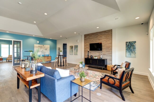 Culebra Creek Apartments in San Antonio, TX - Building Photo - Building Photo