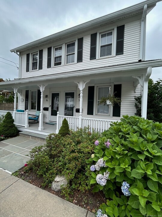 14 Pratt St in Essex, CT - Foto de edificio