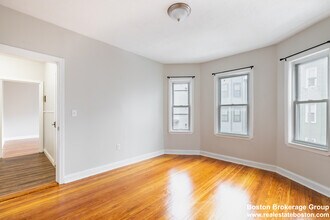 17 Cawfield St, Unit 2 in Boston, MA - Foto de edificio - Building Photo