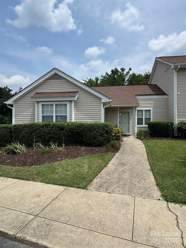 7801 Renaissance Ct in Charlotte, NC - Building Photo - Building Photo