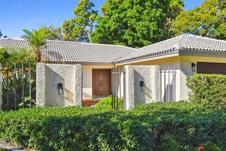 970 Rolling Hills Dr in Palm Harbor, FL - Building Photo - Building Photo