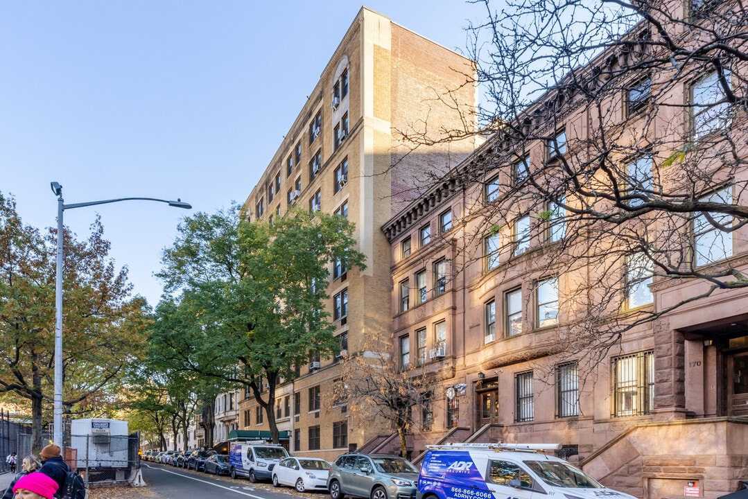 160 W 77th St in New York, NY - Building Photo