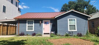 112 Robert Lee Rd in Houston, TX - Building Photo