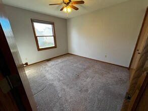 1129 Golf Ct in Dekalb, IL - Building Photo - Building Photo