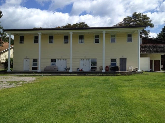 Country Squire in Dover Plains, NY - Foto de edificio - Building Photo