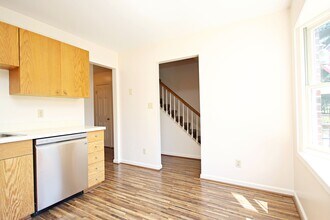 524 Woodmont Dr in Charlottesville, VA - Building Photo - Building Photo