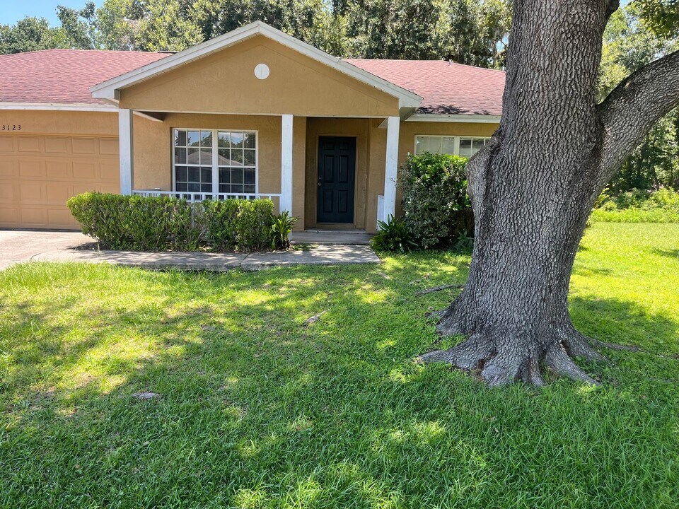3123 Galloway Oaks Dr in Lakeland, FL - Building Photo