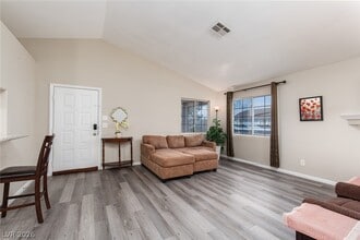 5370 Angler Cir in Las Vegas, NV - Foto de edificio - Building Photo