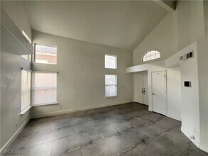 9229 Magic Flower Ave in Las Vegas, NV - Foto de edificio - Building Photo