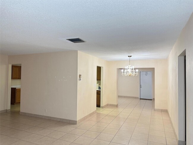 7508 NW 67th Ave in Tamarac, FL - Building Photo - Building Photo