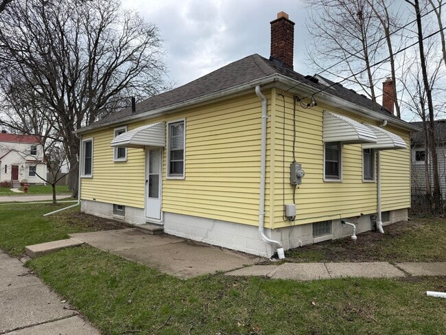 20202 Washtenaw St in Harper Woods, MI - Building Photo - Building Photo