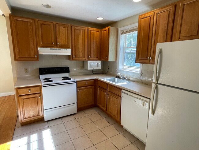 454 Green St, Unit 3 in Cambridge, MA - Building Photo - Building Photo
