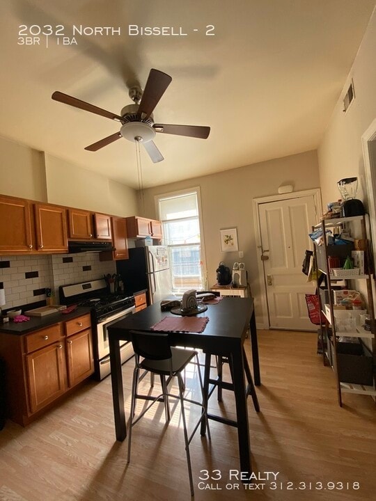 2032 N Bissell St-Unit -2 in Chicago, IL - Building Photo