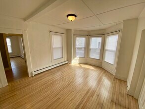 115 Rumford St, Unit B in Concord, NH - Foto de edificio - Building Photo