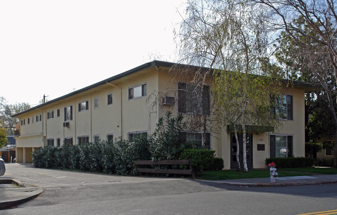 1033 39th St in Sacramento, CA - Foto de edificio