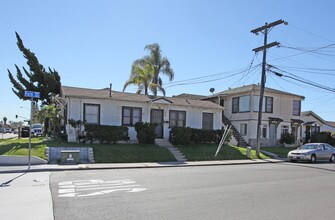 402-410 Park Way in Chula Vista, CA - Foto de edificio - Building Photo