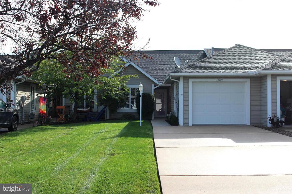 2309 Aronimink Cir in Fayetteville, PA - Building Photo