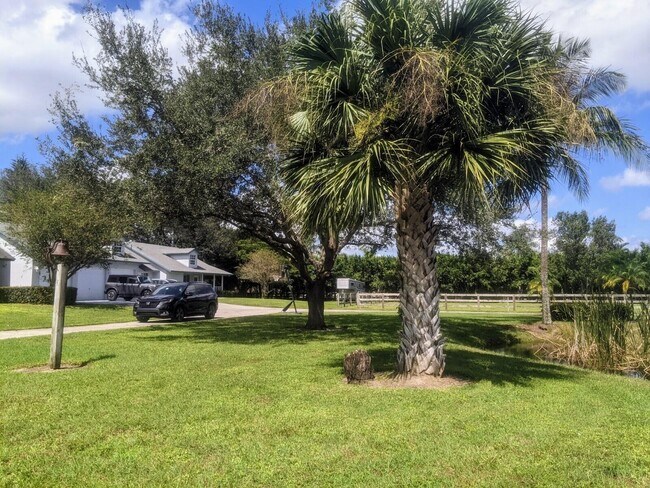 819 Cindy Cir Ln-Unit -Apartment in Wellington, FL - Foto de edificio - Building Photo