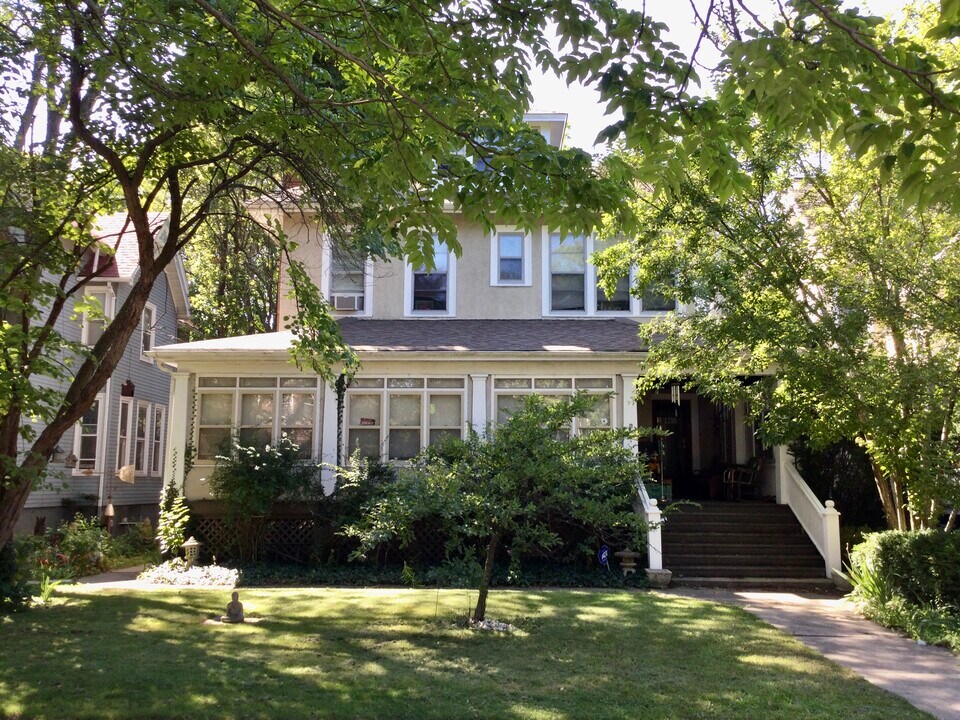1310 Hinman Ave, Unit 2r in Evanston, IL - Building Photo