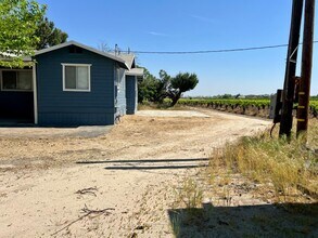 13608 S Academy Ave in Kingsburg, CA - Building Photo - Building Photo