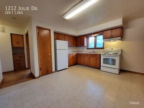 1212 Julie Dr in Champaign, IL - Building Photo - Building Photo