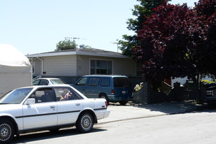1016-1018 Jones Ct in Redwood City, CA - Building Photo