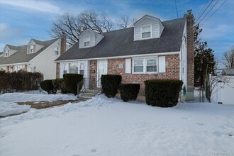 580 Georgia St in South Hempstead, NY - Building Photo - Building Photo