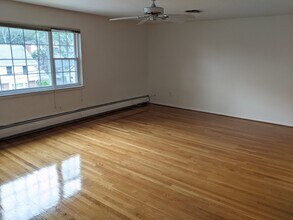 409 Lowell Ave, Unit 1 in Newton, MA - Building Photo - Building Photo