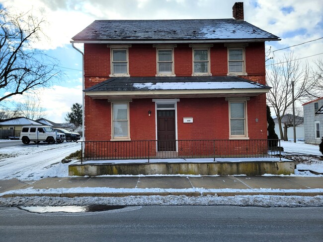 806 Main St in Akron, PA - Building Photo - Building Photo