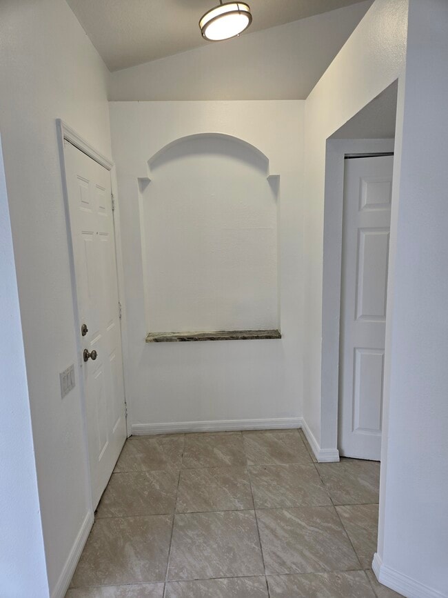 1940 Debbie St, Unit 1940