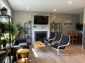 1200 Strathmore St in Nanaimo, BC - Building Photo - Building Photo