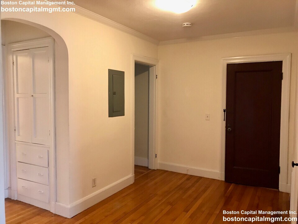 14 Mount Ida St, Unit 6 in Newton, MA - Building Photo