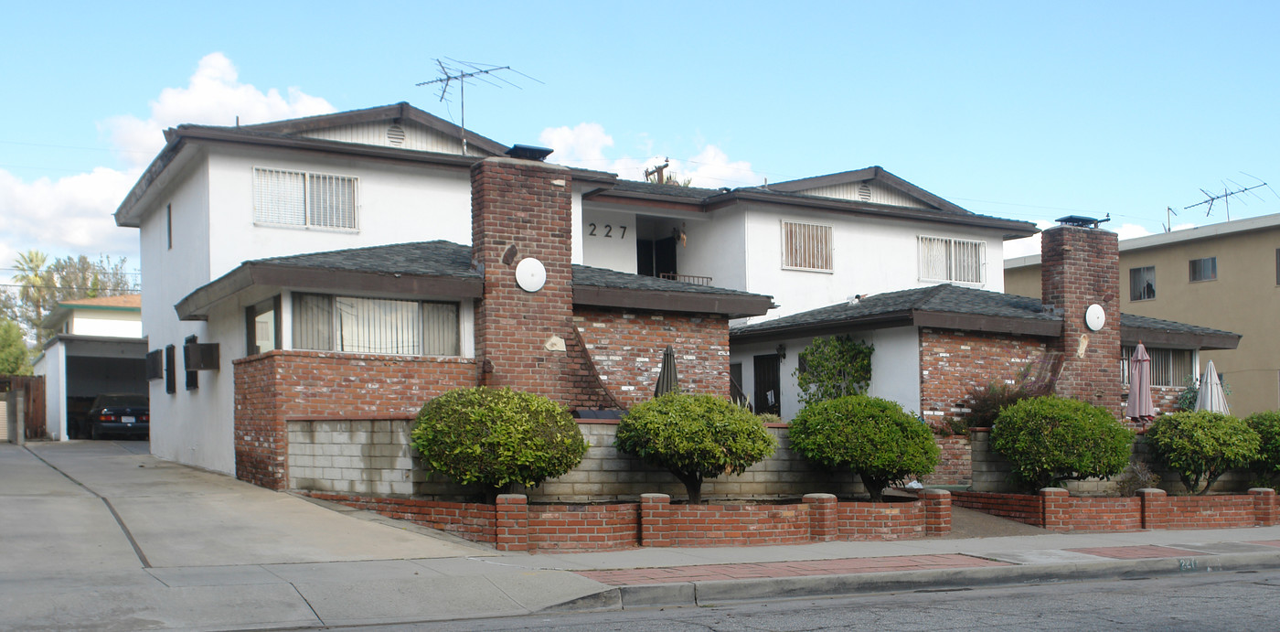 227 E navilla Pl in Covina, CA - Building Photo