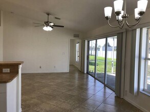 1739 NW 19th Ter in Cape Coral, FL - Foto de edificio - Building Photo