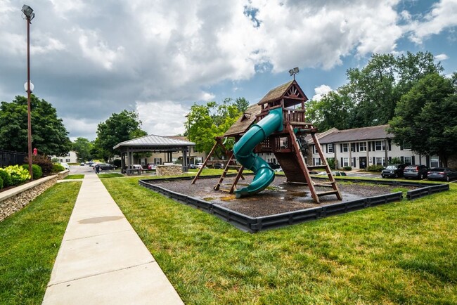 Enclave at Breckenridge in Louisville, KY - Foto de edificio - Building Photo