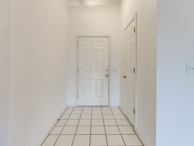 1717 Foxfire Rd in Edmond, OK - Foto de edificio - Building Photo