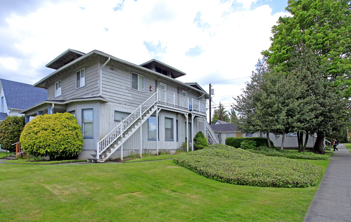 Virginia Apartments in Everett, WA - Foto de edificio