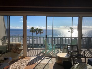 11858 Coral Reef Ln in Malibu, CA - Foto de edificio - Building Photo