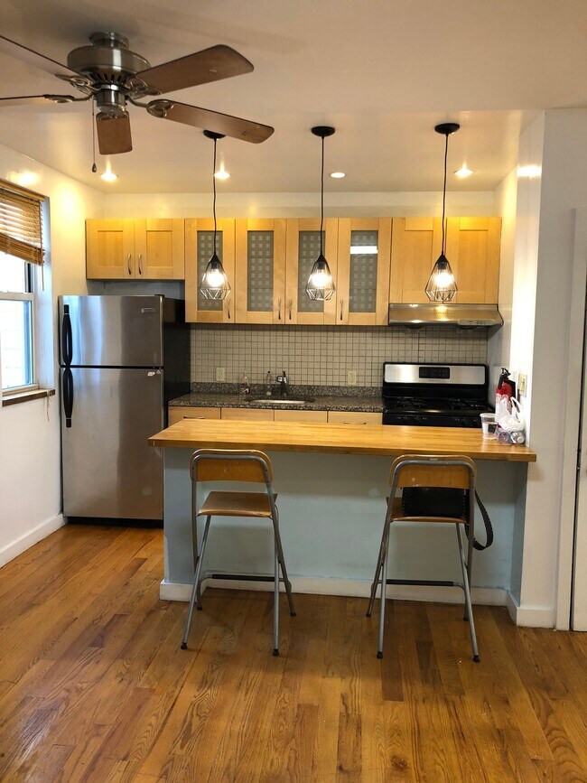 75 Powers St, Unit 1 in Brooklyn, NY - Building Photo - Building Photo