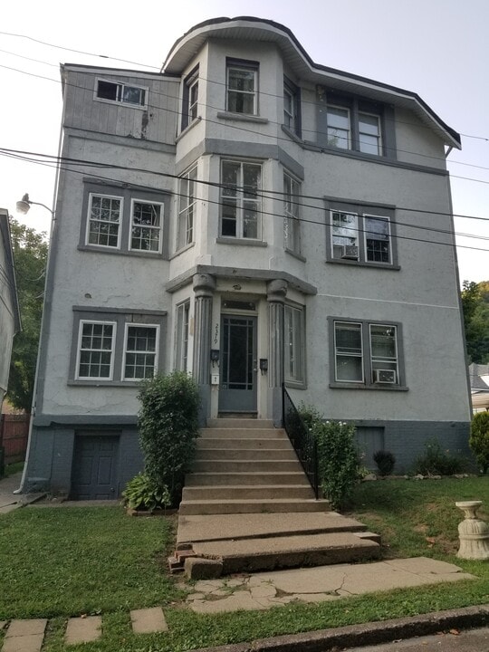 2379 Lumber Ave, Unit #1 in Wheeling, WV - Foto de edificio