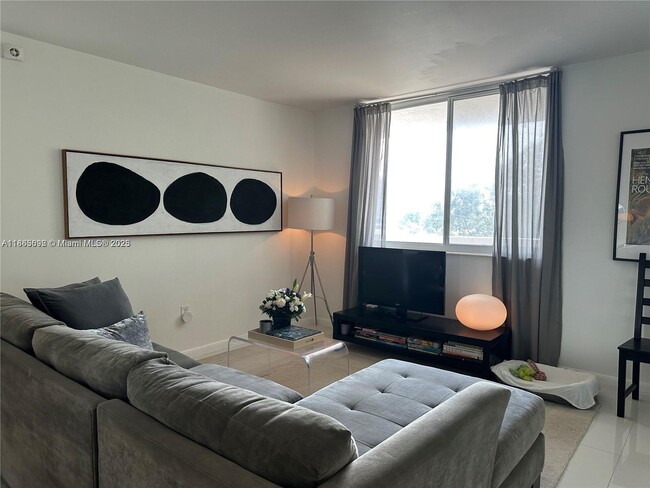 7728 Abbott Ave in Miami Beach, FL - Building Photo - Building Photo
